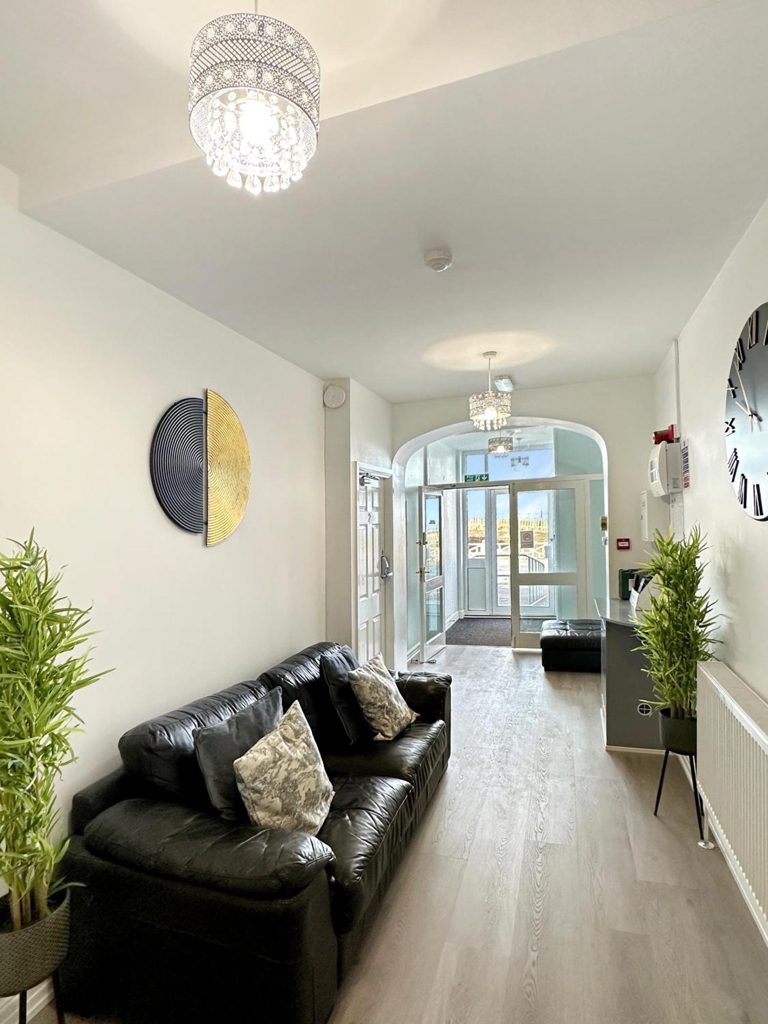 Granada Apartments Queen'S Promenade Blackpool Buitenkant foto
