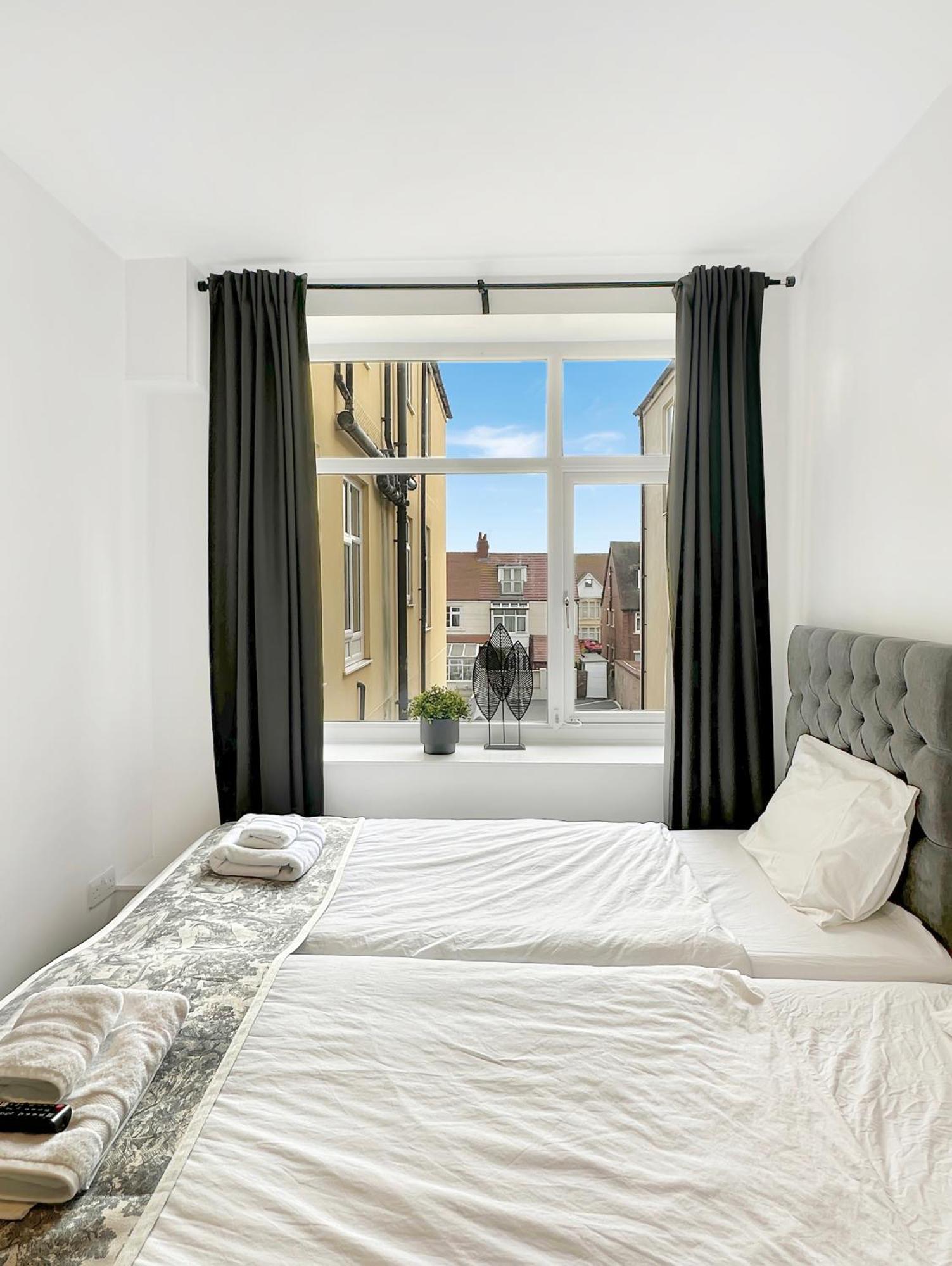 Granada Apartments Queen'S Promenade Blackpool Buitenkant foto