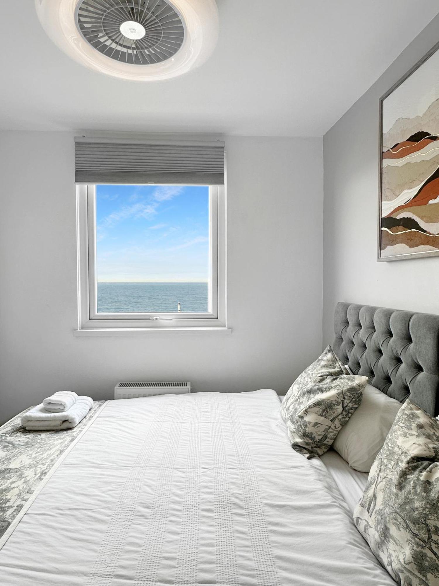 Granada Apartments Queen'S Promenade Blackpool Buitenkant foto
