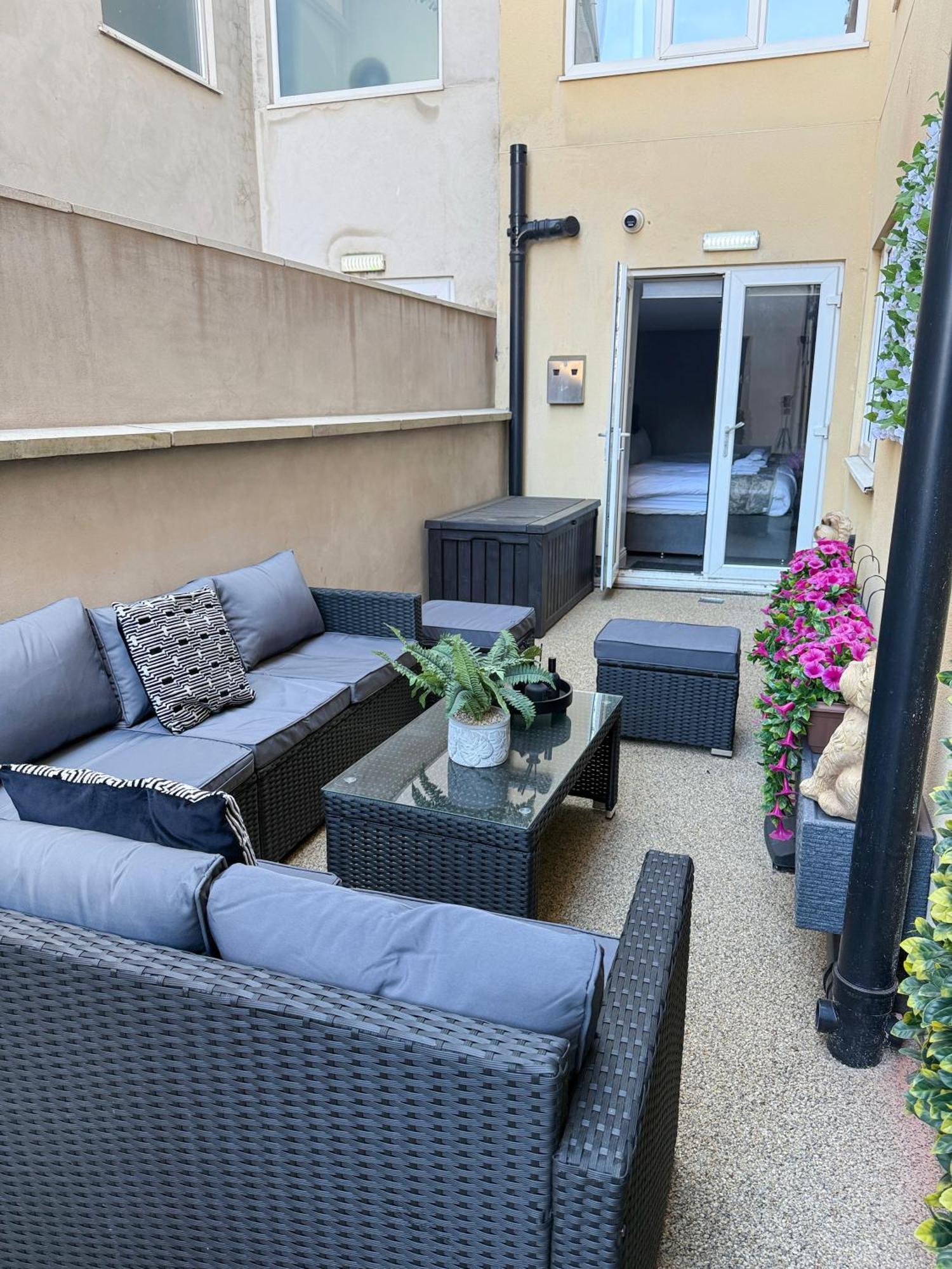 Granada Apartments Queen'S Promenade Blackpool Buitenkant foto